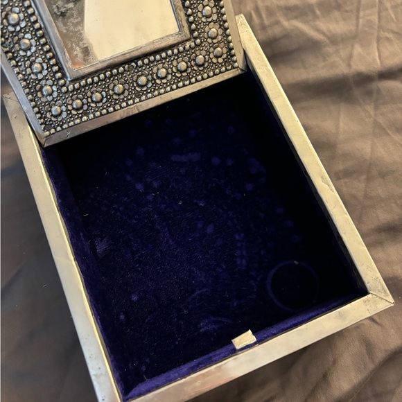 Pressed Embossed Tin or Aluminum metal jewelry box - Picture 6 of 9